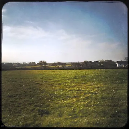 Trevena Cross Glamping & *